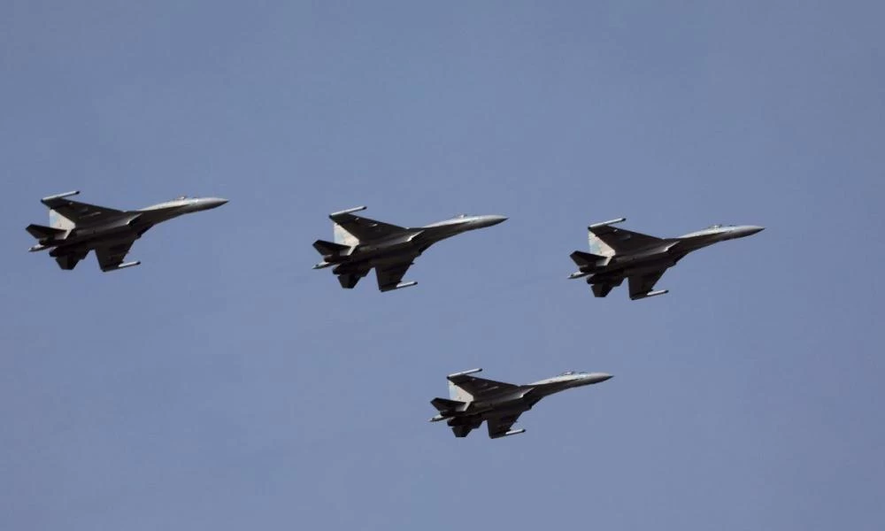 Ρωσικά Su-35 και MiG-31 αναχαιτίζουν αμερικανικό RC-135